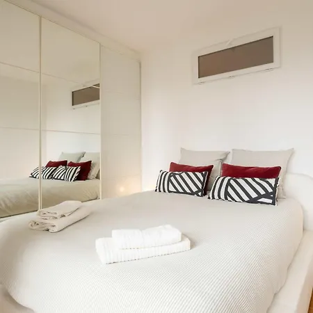 Eiffel View Chic 2br With Balcony * Párizs