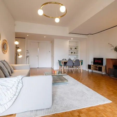 Eiffel View Chic 2br With Balcony Párizs