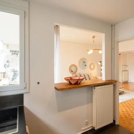 Apartman Eiffel View Chic 2br With Balcony