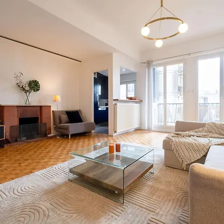 Eiffel View Chic 2br With Balcony *