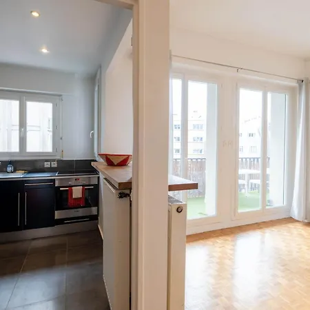 Apartman Eiffel View Chic 2br With Balcony Párizs