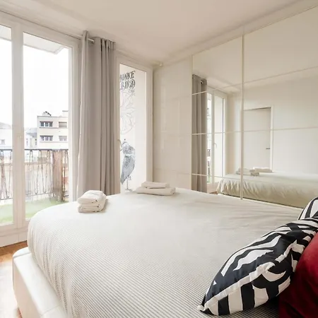Apartman Eiffel View Chic 2br With Balcony Párizs